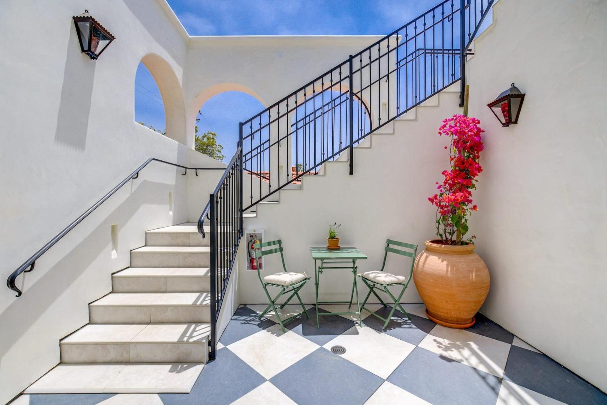 Casa De La Vina - Boutique Apartments In Downtown Санта-Барбара Экстерьер фото